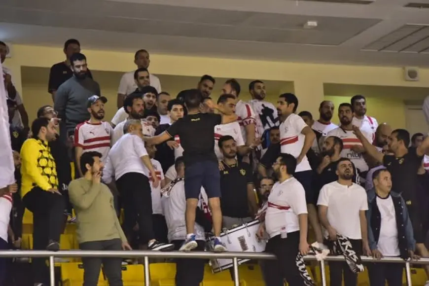 جماهير الزمالك تحتفل بالفوز على الشرطة في البطولة العربية للكرة الطائرة