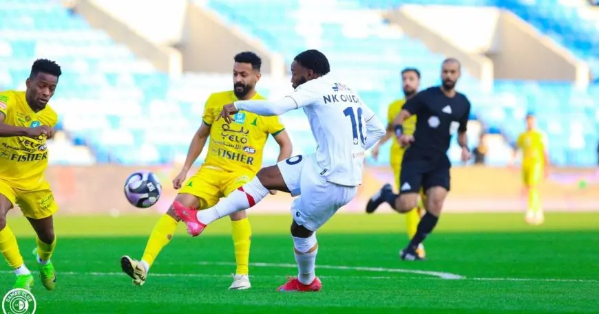 نكودو يقود ضمك للتعادل مع الخليج ويُنذر الهلال