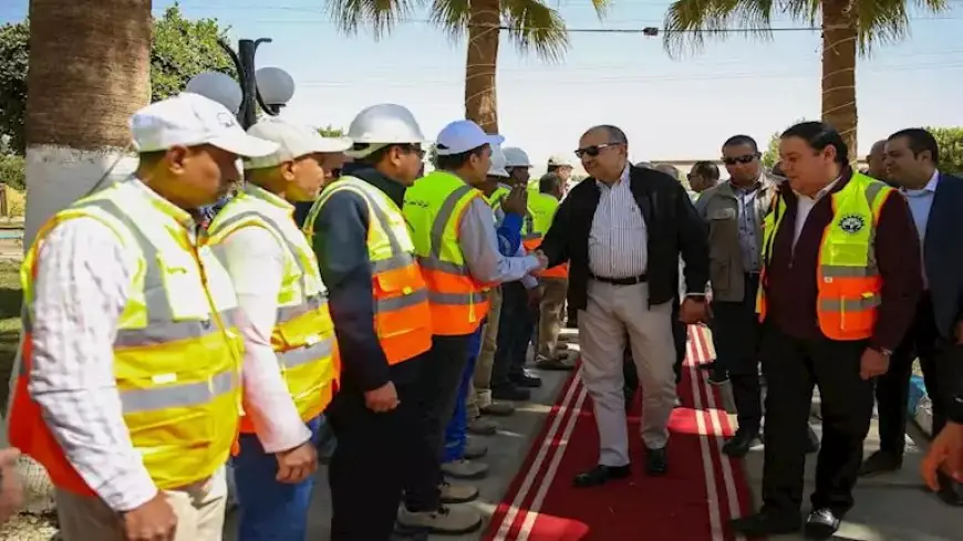 منها النصر للتعدين.. وزير قطاع الأعمال يتفقد عددا من المصانع والمواقع بالشركات التابعة بإدفو