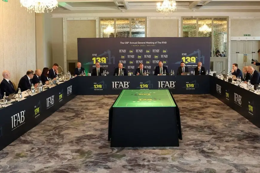 أبو ريدة يشارك في مناقشات “IFAB” لتعديل قوانين كرة القدم