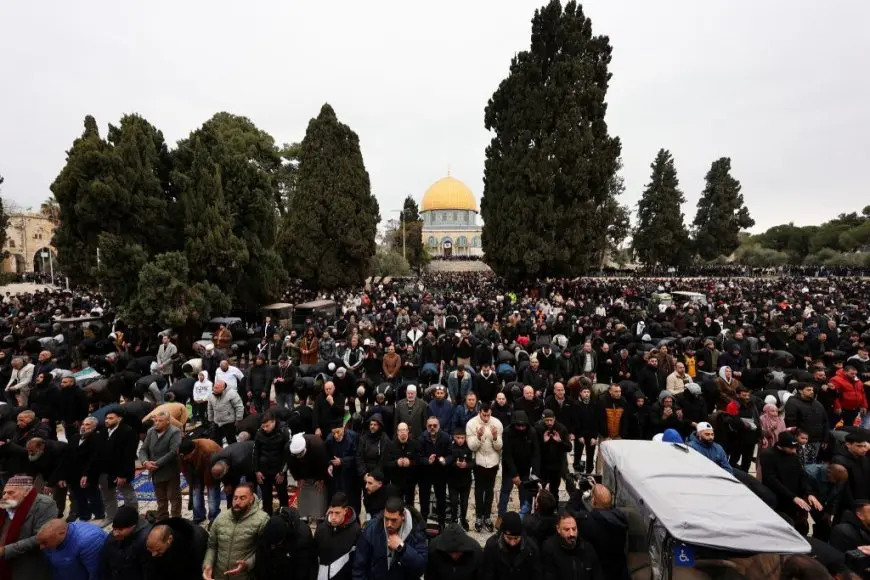 90 ألفا يؤدون الجمعة الأولى من رمضان في المسجد الأقصى