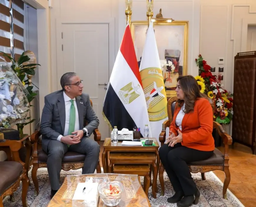 “وزيرة التنمية المحلية تدقق مع محافظ الفيوم في تطوير الخدمات للمواطنين”