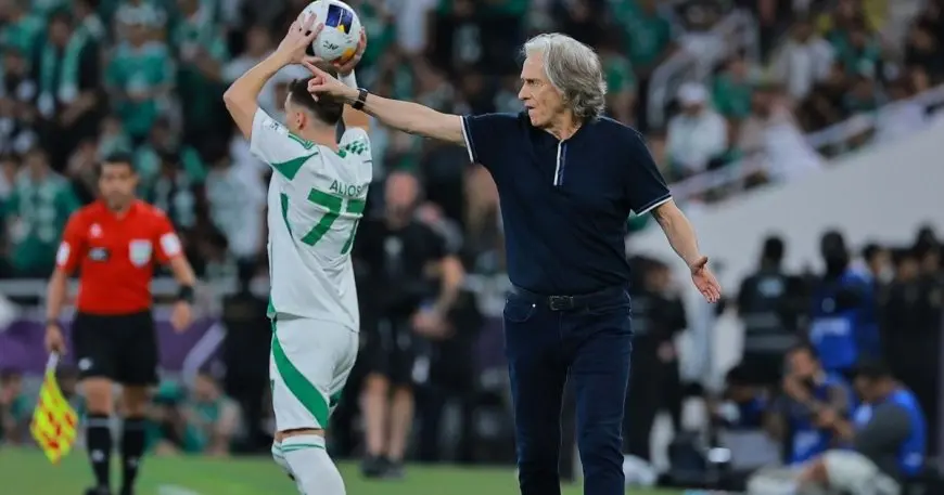 “الهلال يستعد لاقالة المدرب جيسوس ويكشف قائمة البدائل المحتملة!”