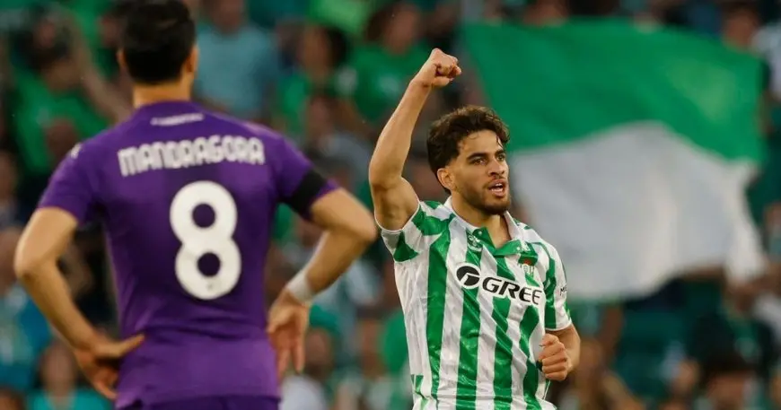 “بالفيديو: الزلزال الكولومبي يدمر فيورنتينا ويقود ريال بيتيس للانتصار في دوري المؤتمر!”