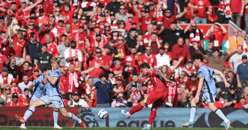 احتفالات جماهير ليفربول بلقب الدوري تشعل الشوارع في المدينة