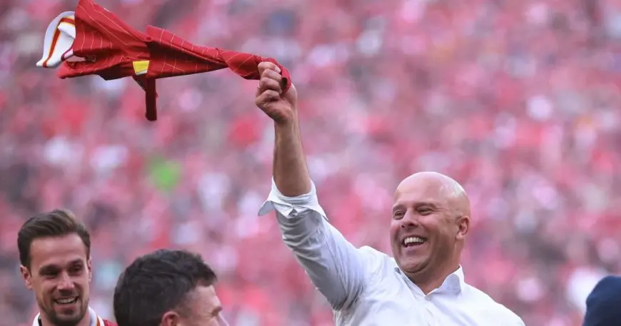 سلوت يكشف عن رد فعل كلوب الصادم بعد تتويجه بلقب الدوري الإنجليزي!