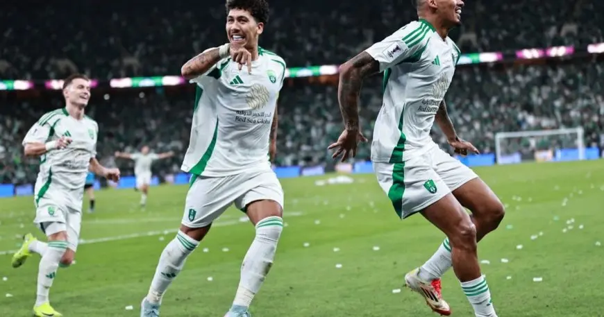 بالصور: الأهلي المصري يحتفل بتتويج شقيقه السعودي بلقب آسيا!