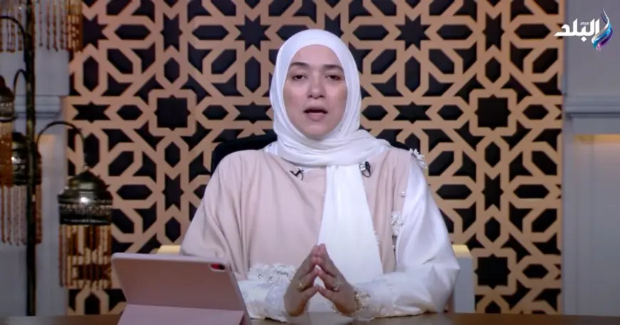 دينا أبو الخير تكشف أخيرًا: هل يجب على الزوجة خدمة حماتها؟ اكتشف الإجابة الآن!