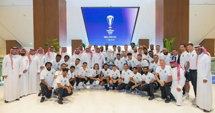 وزير الرياضة السعودي يحتفل بإنجاز الأهلي في دوري أبطال آسيا – لقاء حماسي!
