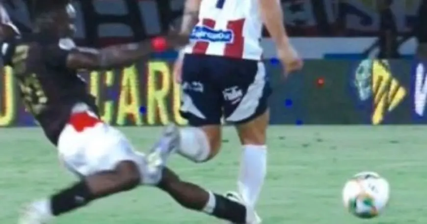 فضيحة جريئة في الدوري الكولومبي: طرد مباشر بلا رحمة!