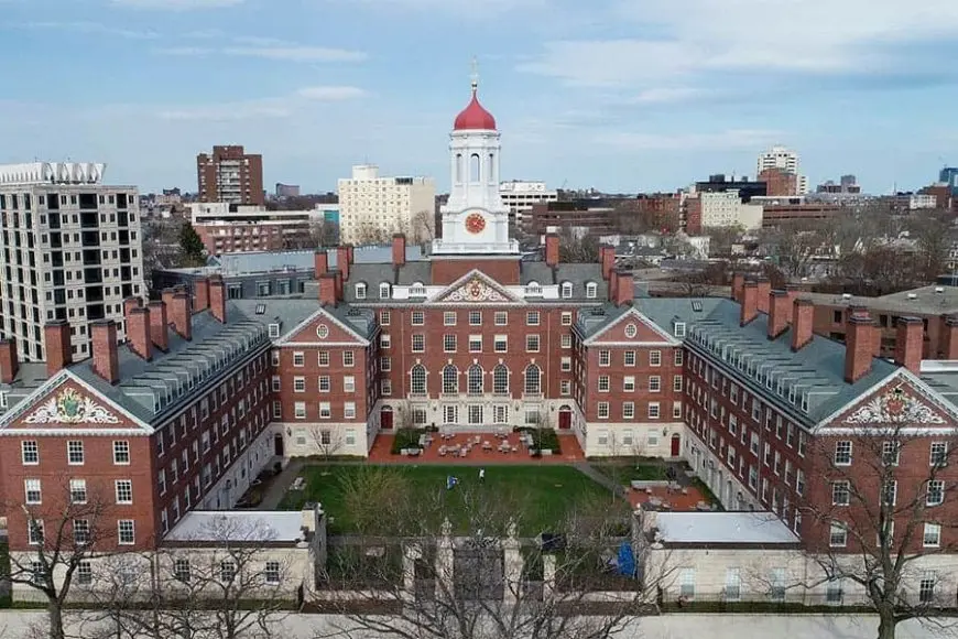 تحقيق صادم: إيقاف منحة بقيمة 2.2 مليار دولار لجامعة هارفارد من قبل الولايات المتحدة في ظل اتهامات بالفشل!