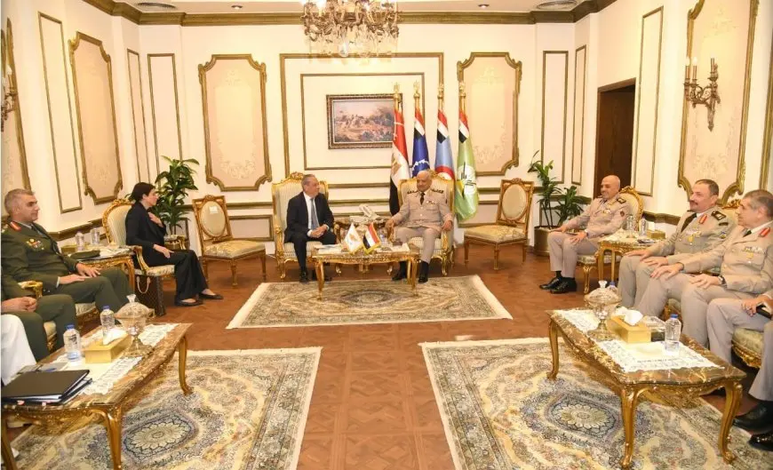 فضيحة دبلوماسية تهز العالم! وزير الدفاع يجتمع مع نظيره القبرصي لمناقشة آخر التطورات الإقليمية والدولية