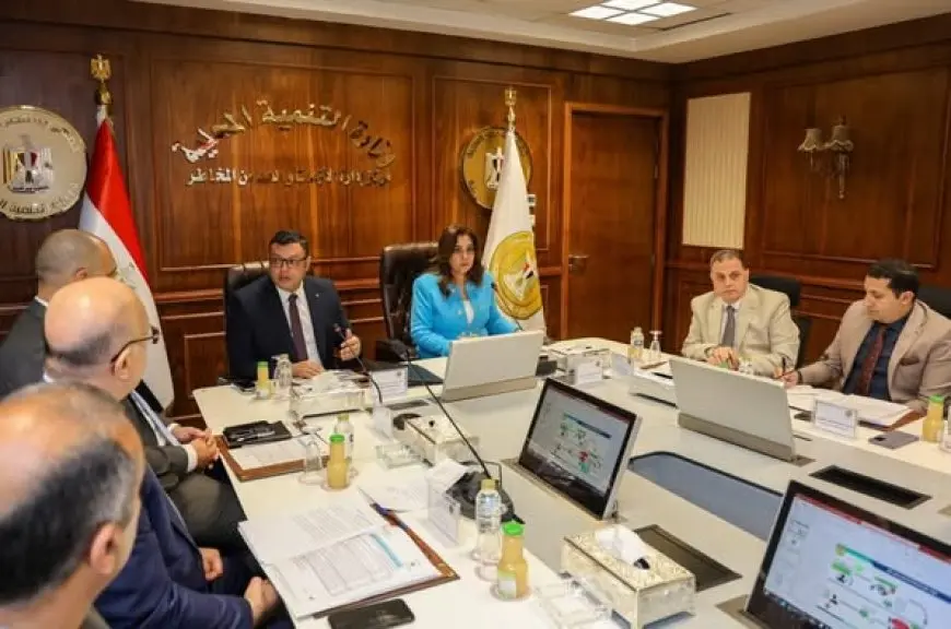 تسريبات مثيرة حول إجتماع سري لوزراء التنمية المحلية والإسكان بخصوص تراخيص المحال العامة!