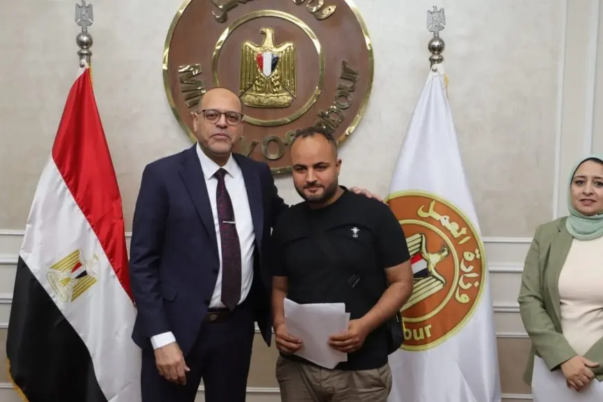 وزير العمل يُقدم عروض عمل مغرية في الإمارات! اكتشف كيف يمكنك الحصول على عقد عمل الآن