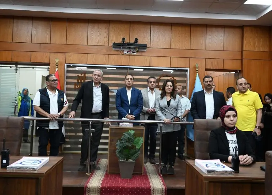 رئيس الوزراء يفاجئ الجميع بزيارة مركز سيطرة الطوارئ والسلامة!