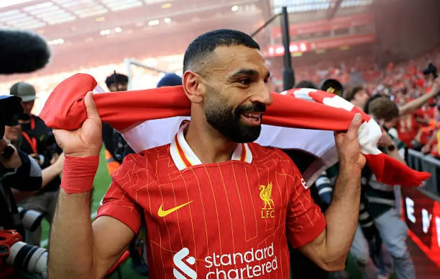 “بالصور: محمد صلاح يفوز بجائزة لاعب العام للمرة الثالثة في الدوري الإنجليزي 2025 ويحقق إنجازًا تاريخيًا!”