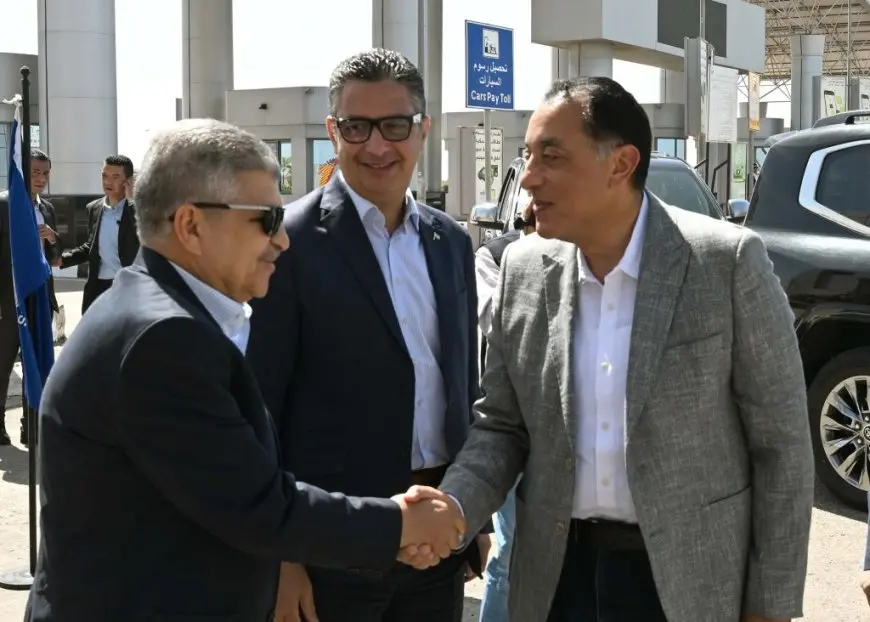 رئيس الوزراء يفتتح مشاريع ضخمة في منطقة القناة الاقتصادية!