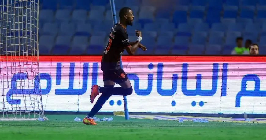 فوز مثير بعد هدف خيالي في الدقيقة 104 للرياض على الخليج