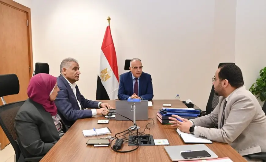 وزير الري يفاجئ الجميع بتفقده لمشروع المسار الناقل لمياه الصرف الزراعي بالدلتا الجديدة!