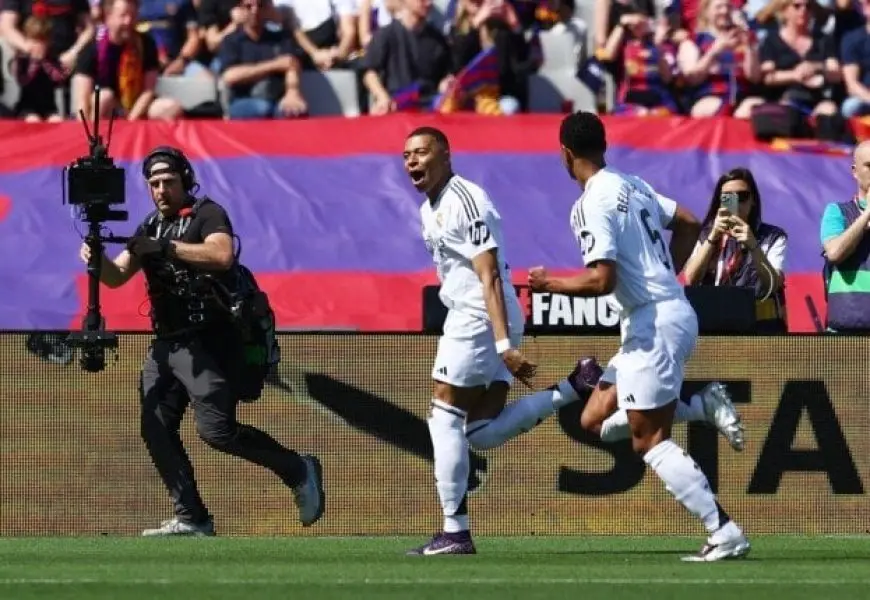 مفاجأة مذهلة في كلاسيكو الدوري الإسباني: مبابي يحقق هاتريك ويقلص الفارق لصالح ريال مدريد! شاهد الفيديو الآن