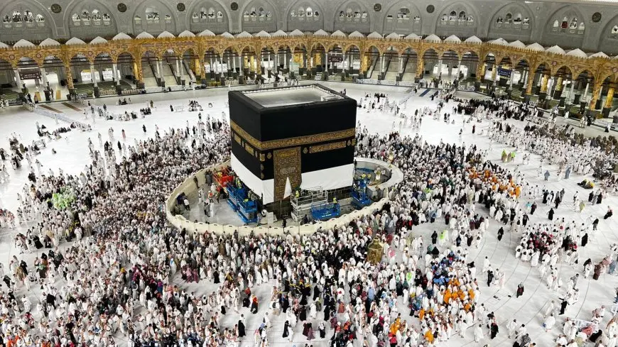 قرار استثنائي لإثارة الدهشة: رفع كسوة الكعبة المشرفة بارتفاع 3 أمتار قبل موسم حج 1446 هـ!