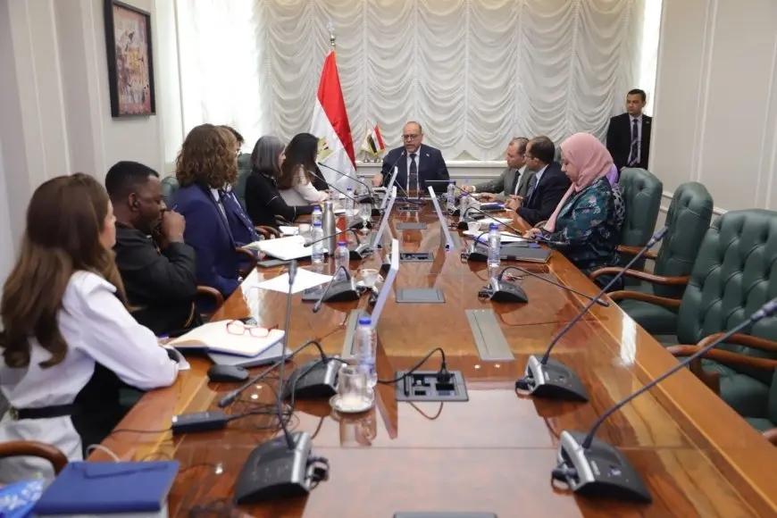 وزير العمل يكشف عن خطة ساحرة لتعزيز بيئة العمل – اكتشف التفاصيل الآن