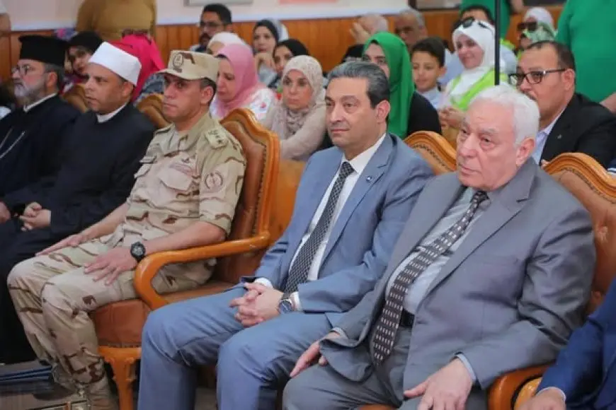 المفاجأة الكبرى: محافظ دمياط يُسلم جوازات الحج للحجاج الحظوظين!