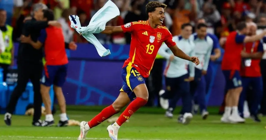 بجانب إسبانيا.. اكتشف اللاعب الاستثنائي الذي يمكنه اللعب لأي منتخب آخر!
