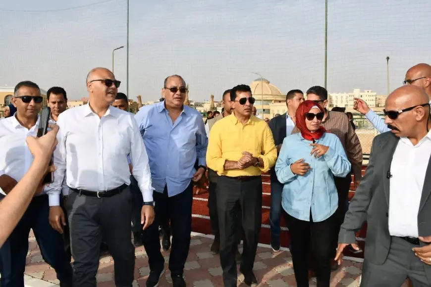 مفاجأة حصرية: أشرف صبحي ومحافظ القليوبية يزوران مركز التنمية الشبابية بالعبور!