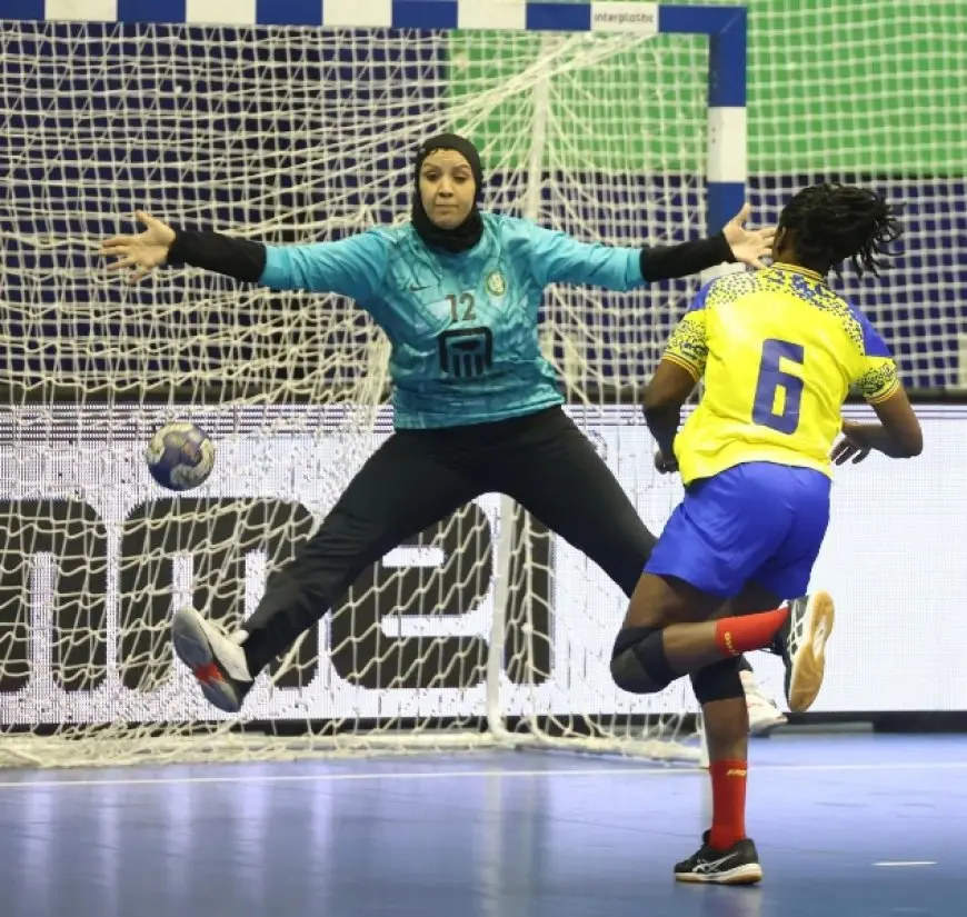 بترو أتلتيكو يتغلب ببراعة على البنك الأهلي في كأس الكؤوس الإفريقية لكرة اليد!