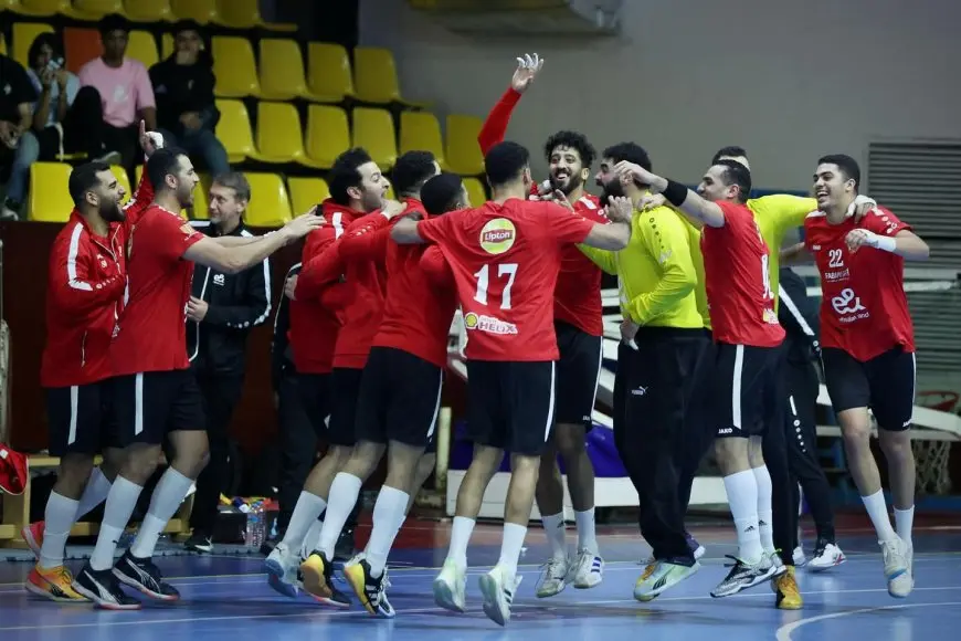 كأس الكؤوس الإفريقية لليد: فوز ساحق للنادي الأهلي على الجيش الملكي المغربي!