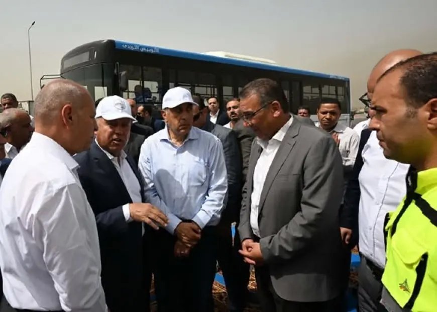رئيس الوزراء يزور أتوبيس التردد الجديد.. وهذا ما اكتشفه!