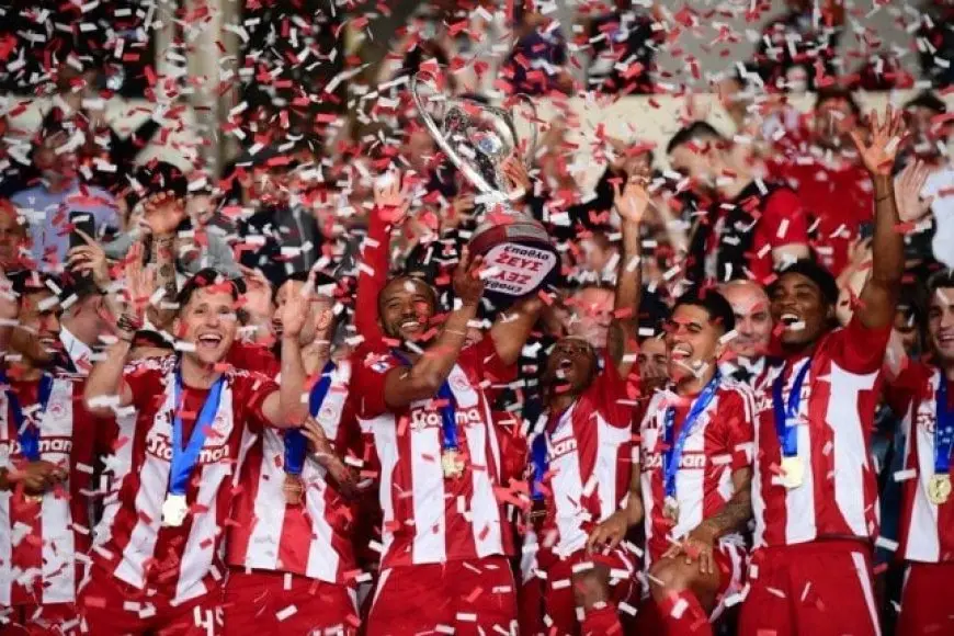 بالصور: أولمبياكوس يحقق الفوز الكبير ويتوج بلقب كأس اليونان للمرة الـ19!