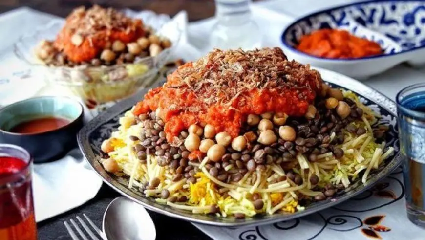 تحذير مهم: لن تصدق ما يحدث عند تناول الكشري في عبوات بلاستيكية!