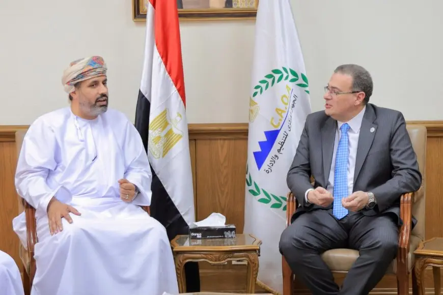 رئيس التنظيم والإدارة يجتمع بوزير العمل العماني لتعزيز التعاون!