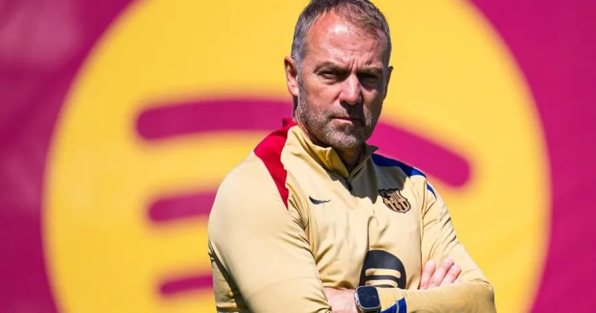 برشلونة يُفاجئ الجميع بقرار مده عقد المدرب هانزي فليك حتى عام 2027!