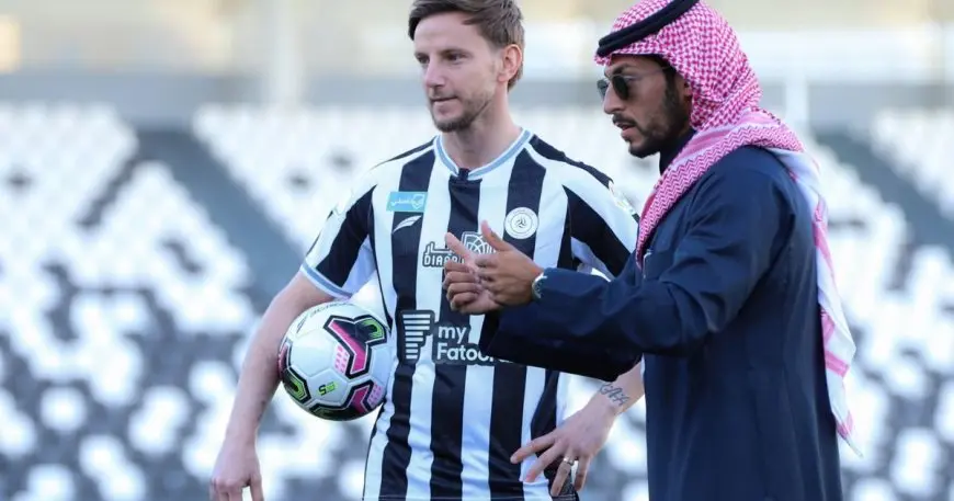 راكيتيتش يثني على سخاء السعودية ويدعو مودريتش للانضمام!