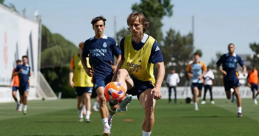 هل مودريتش على وشك إنهاء مسيرته في ريال مدريد بعد رحيل أنشيلوتي؟
