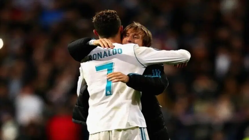 بعد فراق ريال مدريد، كريستيانو رونالدو يؤثر قلوب الجماهير بوداع مودريتش!