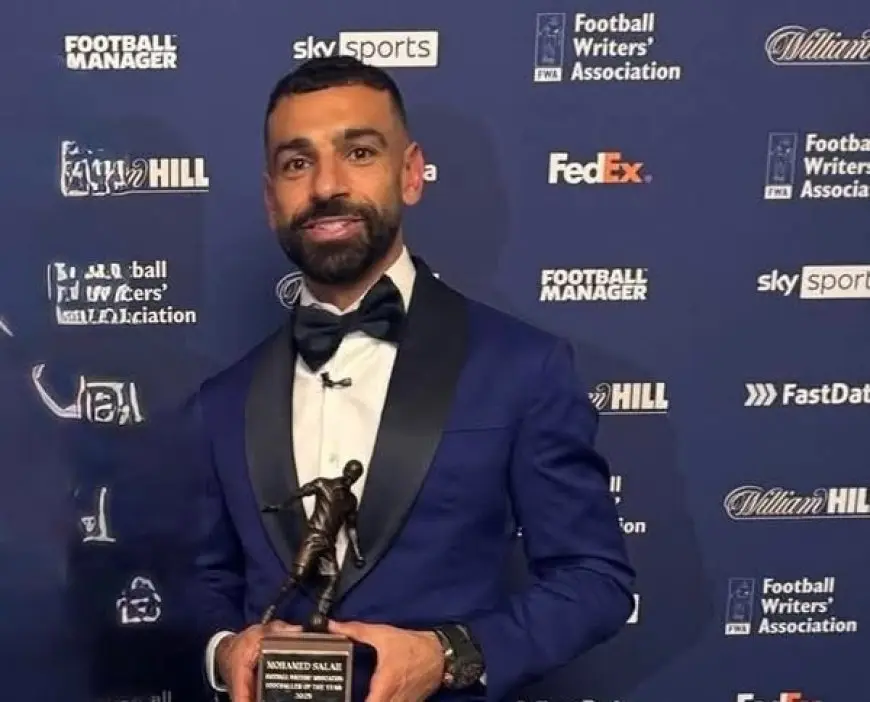 مفاجأة كبيرة! محمد صلاح يفوز بجائزة أفضل لاعب في إنجلترا!