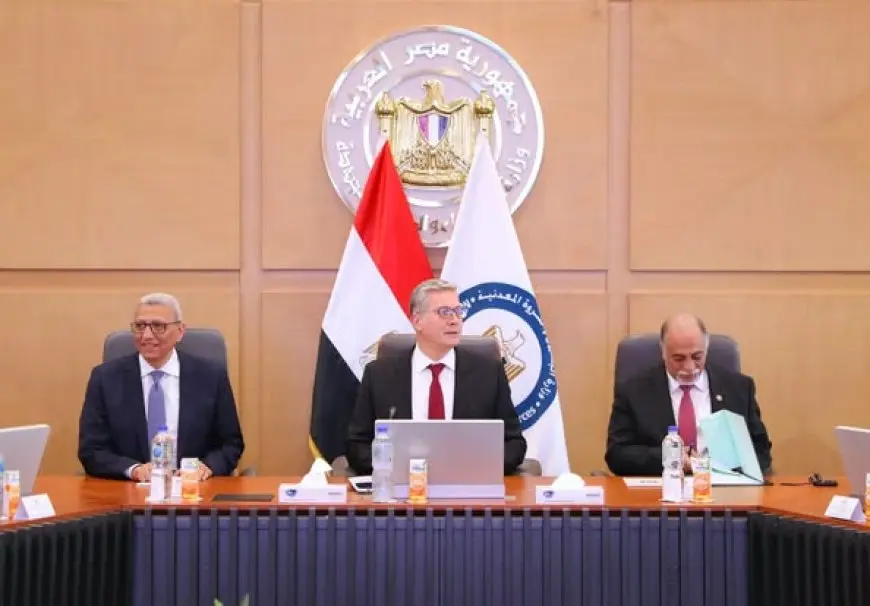 وزير البترول يكشف عن خطة سرية لتحويل الثروة المعدنية إلى فرص استثمارية هائلة في قطاع التعدين!