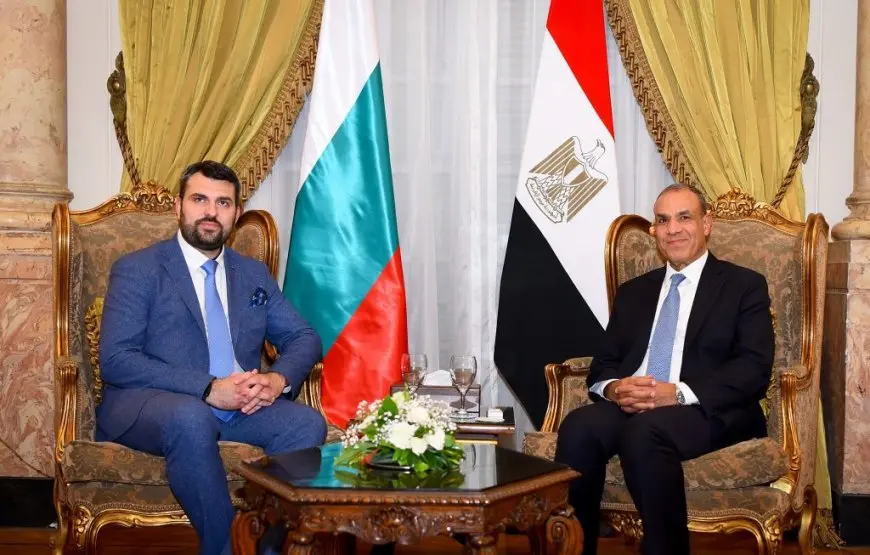 وزير الخارجية والهجرة يتباحث مع نظيره البلغاري في قضايا إقليمية ودولية مهمة!