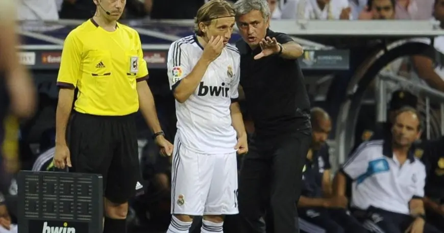 كيف خطف مورينيو مودريتش من الملعب للتنس إلى ريال مدريد؟ تعرف على السر!