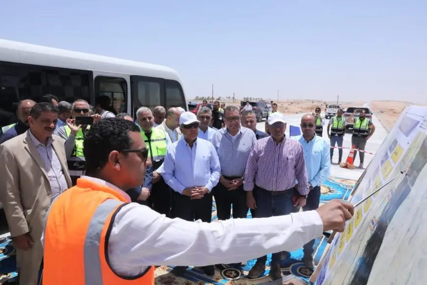 كامل الوزير يدهش بزيارته للمنطقة الصناعية بالمنيا ويفتتح مصنع ملابس رائع