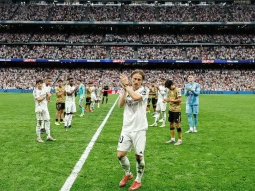 ابتسامة مودريتش تنهي الدموع: لن تصدق كيف ودع جماهير ريال مدريد بعد لقاء سوسيداد!