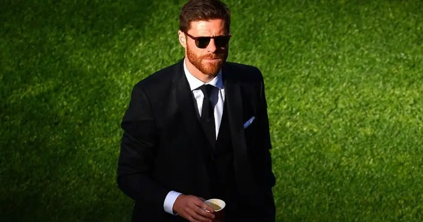 صور حصرية: تشابي يصل إلى مدريد بمظهر مدهش لتولي تدريب ريال مدريد!