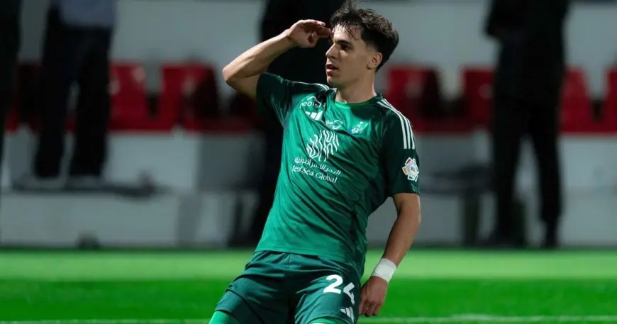 الكشف عن مفاجأة: الأهلي السعودي يرفض عرض 23 مليون يورو لبيع لاعبه الإسباني!