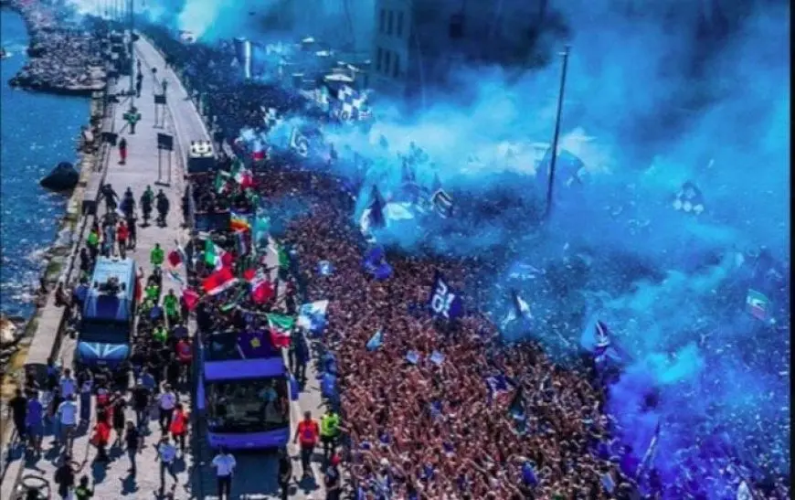 ليلة تاريخية في نابولي! شاهد كيف احتفلوا بلقب الدوري الإيطالي بإسلوب أسطوري!