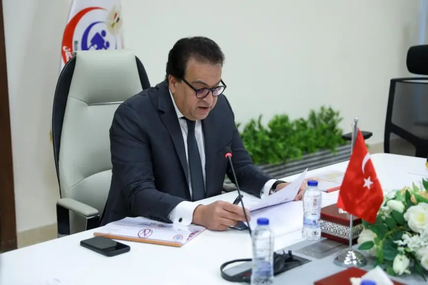وزير الصحة يشن هجومًا على انقطاع التيار الكهربائي في مستشفى أم المصريين! اكتشف كيف قام بنقل الحالات الحرجة لحماية الأرواح!