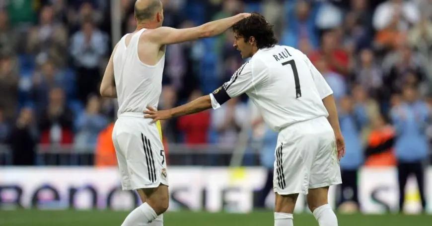 بالصور: راؤول يُعلن قراره الصادم بالرحيل عن ريال مدريد بعد تعيين تشابي ألونسو!
